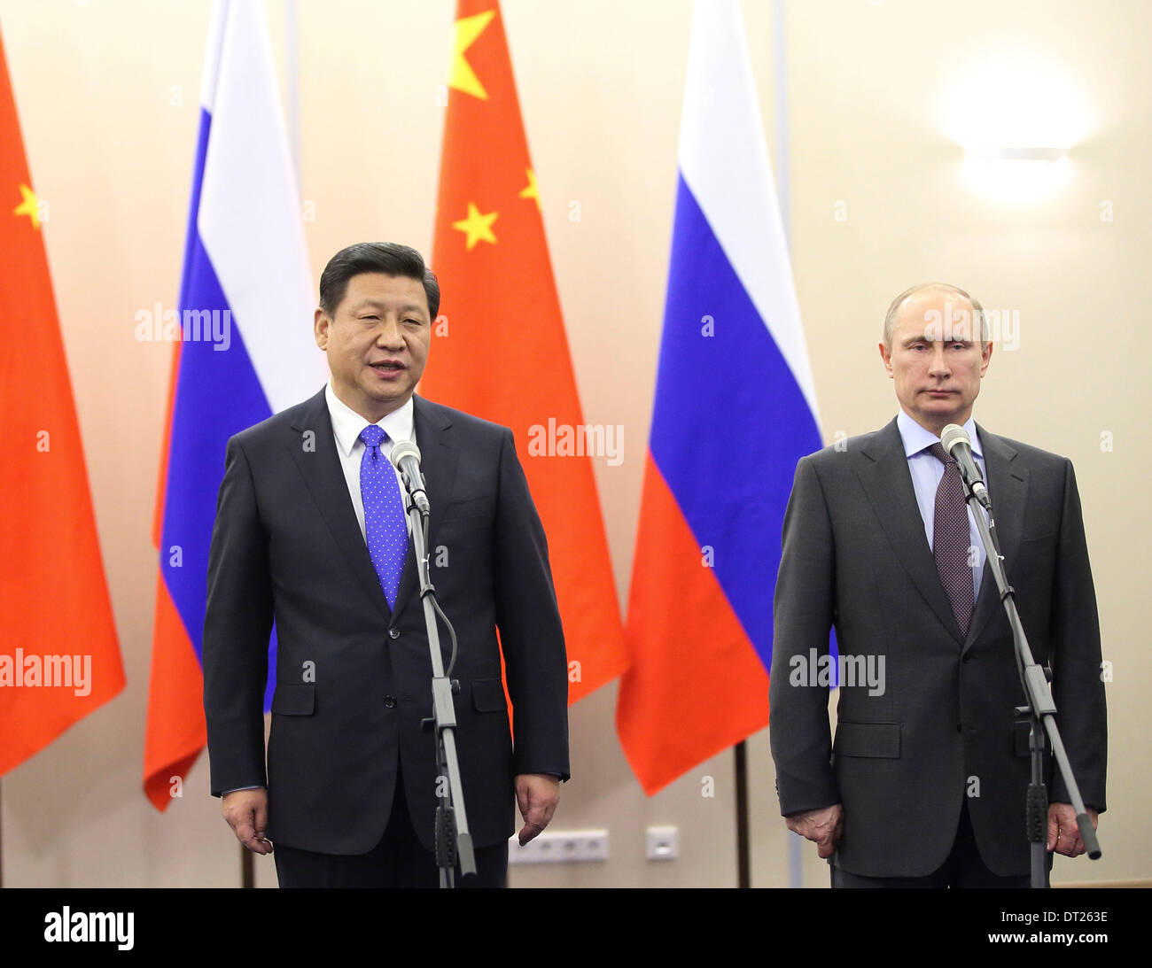 Sochi, Russia. 6th Feb, 2014. Chinese President Xi Jinping (L) and Russian President Vladimir Putin take part in a video conference with commanders of Russian and Chinese navy ships escorting the transportation of Syria's chemical weapons in Sochi, Russia, Feb. 6, 2014. Credit:  Lan Hongguang/Xinhua/Alamy Live News Stock Photo