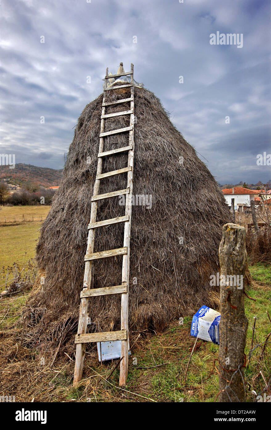 Old hay barns hi-res stock photography and images - Alamy