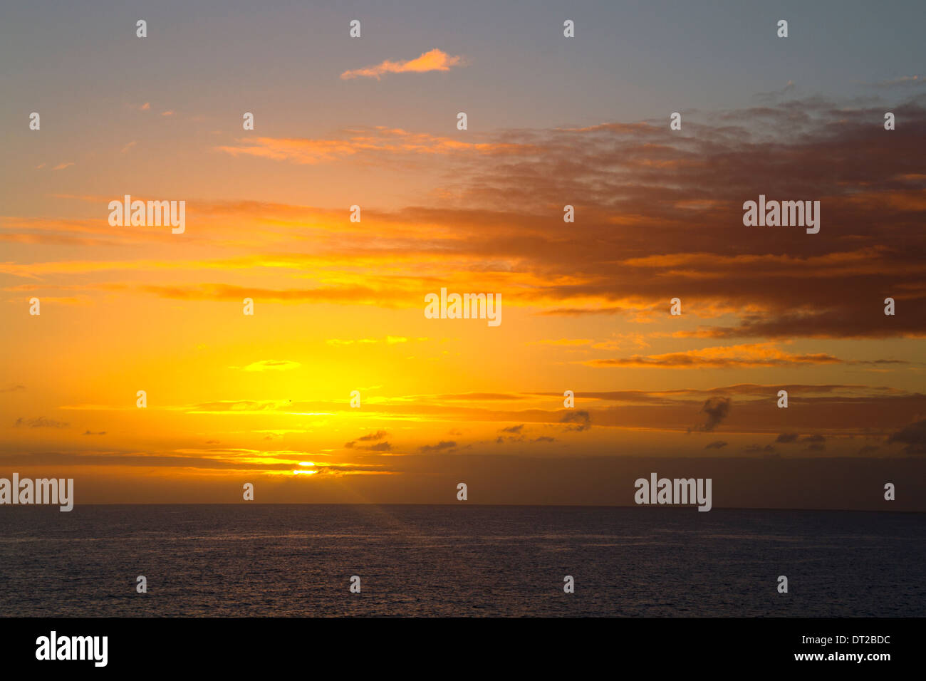 Golden red dawn sky hi-res stock photography and images - Alamy