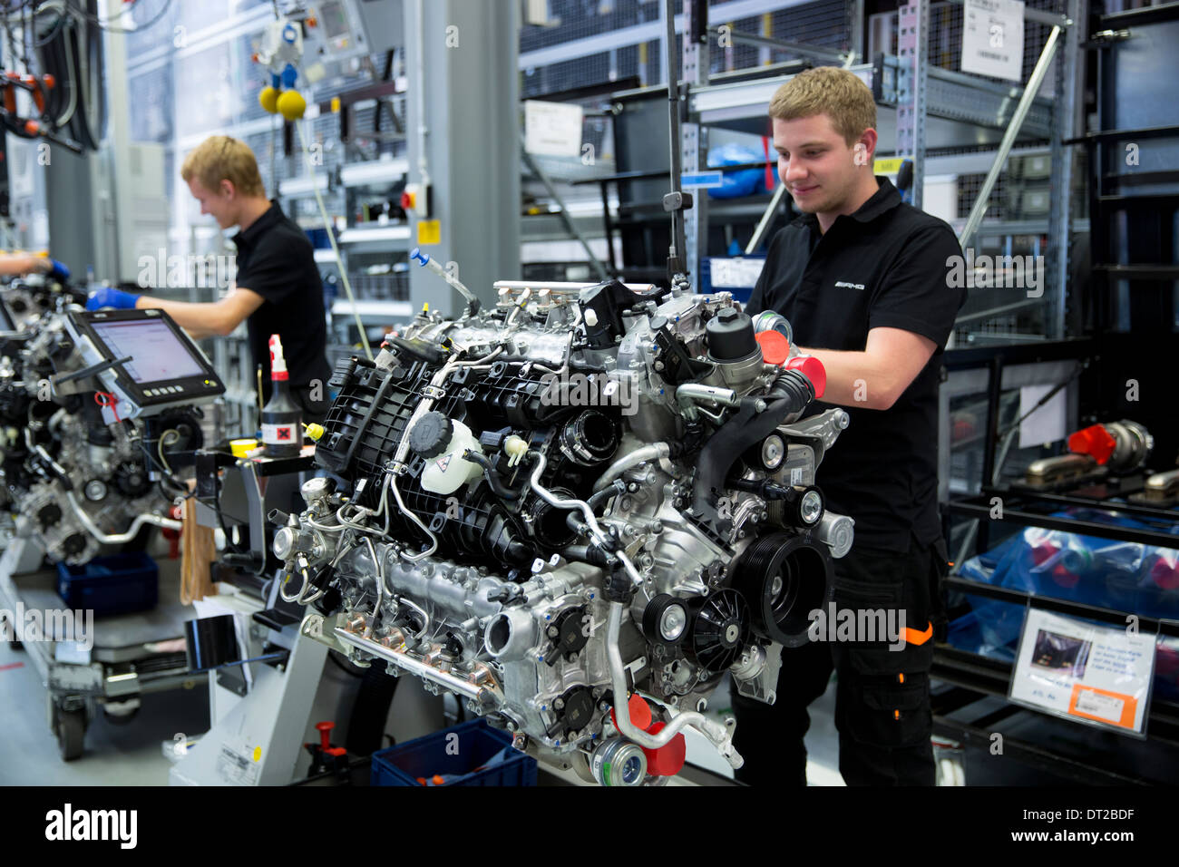 Mercedes-AMG engine production factory in Affalterbach, Germany engineer  hand-building one complete M157 5.5L V8 biturbo engine Stock Photo - Alamy