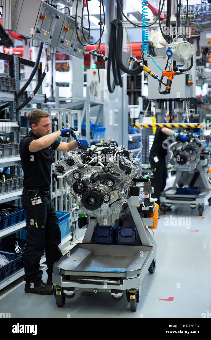 Mercedes-AMG engine production factory in Affalterbach, Germany engineer hand-building one complete M157 5.5L V8 biturbo engine Stock Photo