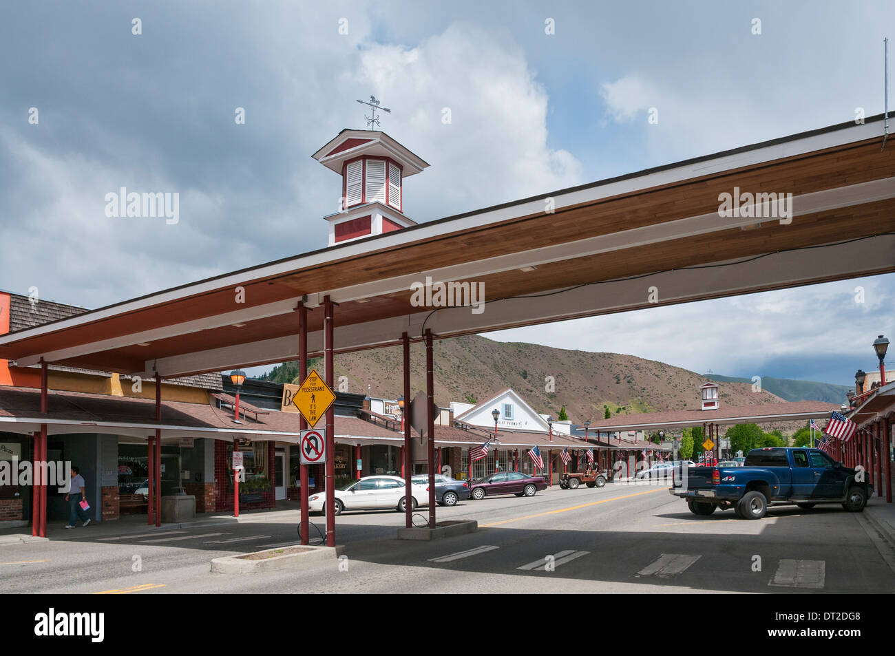 Washington, Cashmere, Downtown, covered crosswalk Stock Photo Alamy
