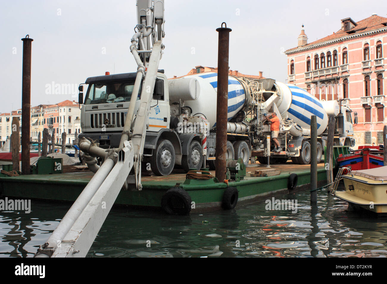 Construction works in Venice by Errico Costruzioni S.r.l Stock Photo - Alamy