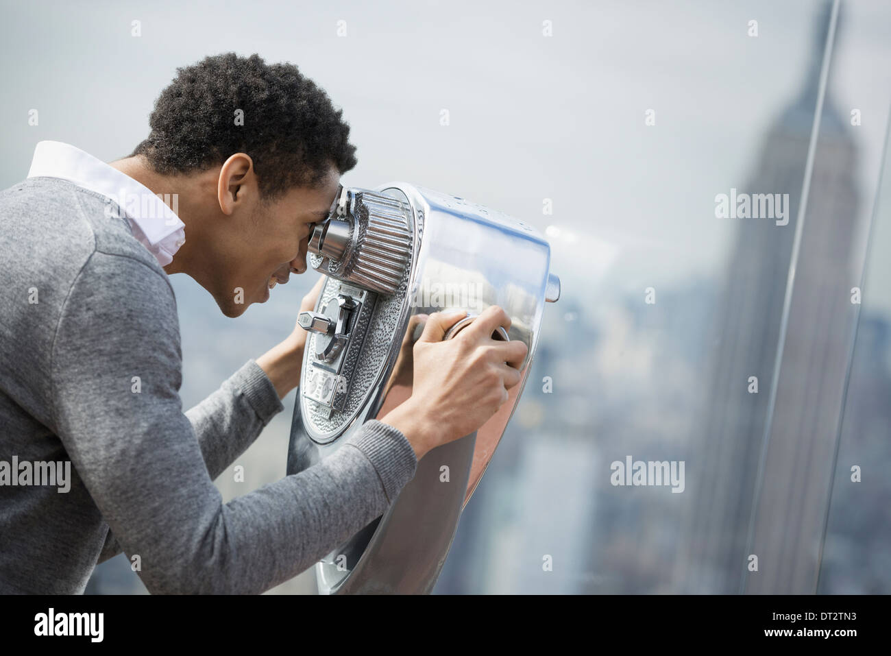 Man using telescope hires stock photography and images Alamy