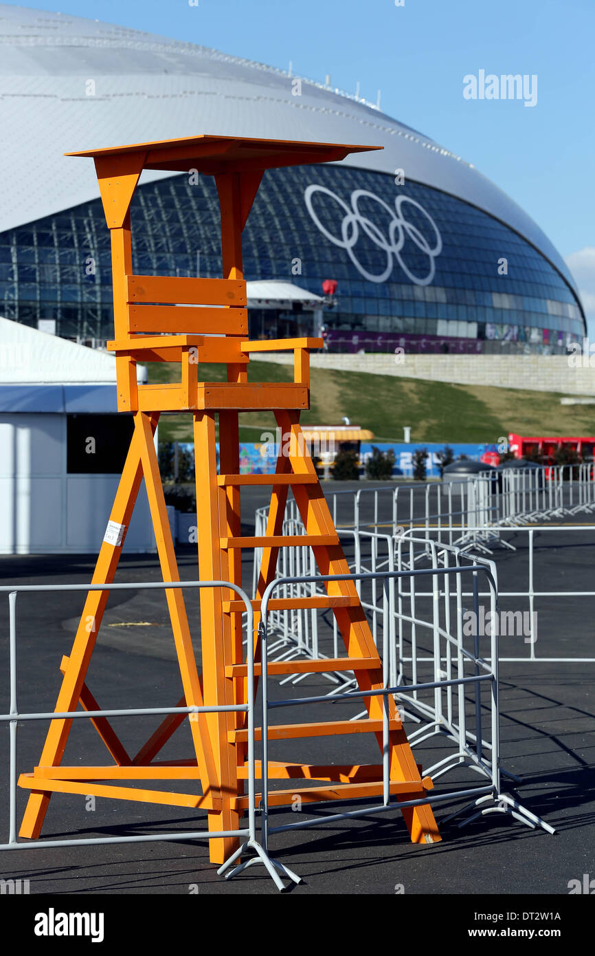 Sochi, Russia. 6th Feb, 2014. The XXII Winter Olympic Games 2014 in Sotchi, Olympics, Olympische Winterspiele Sotschi 2014 Olympic Park, Olympischer Park, Volonteers, Hilfskraefte, service, Ausguck, Sicherheit, security, Credit:  dpa picture alliance/Alamy Live News Stock Photo
