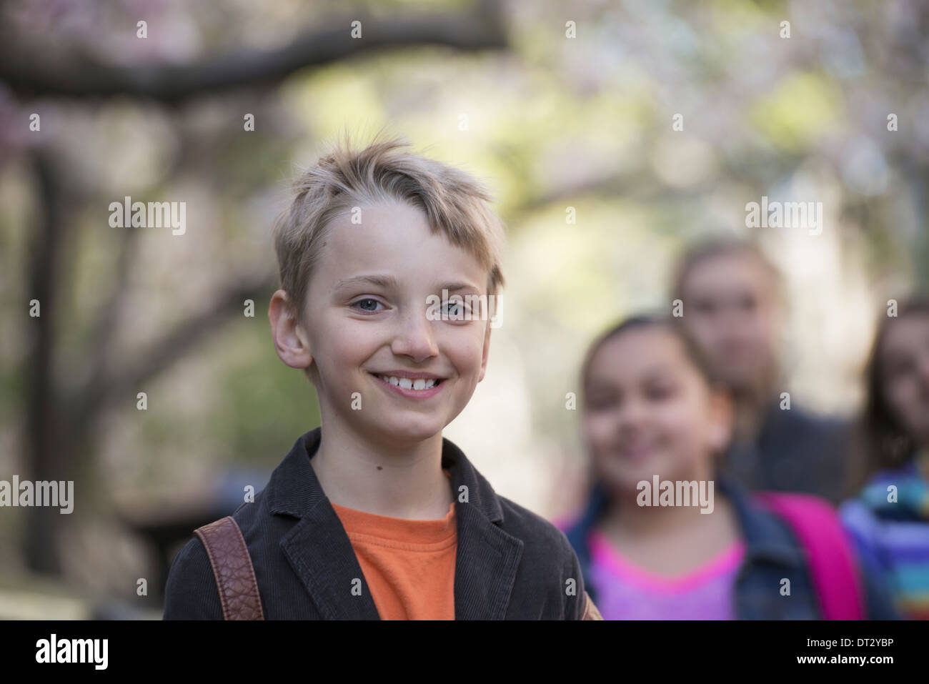 Multi ethnic group of children hi-res stock photography and images - Alamy