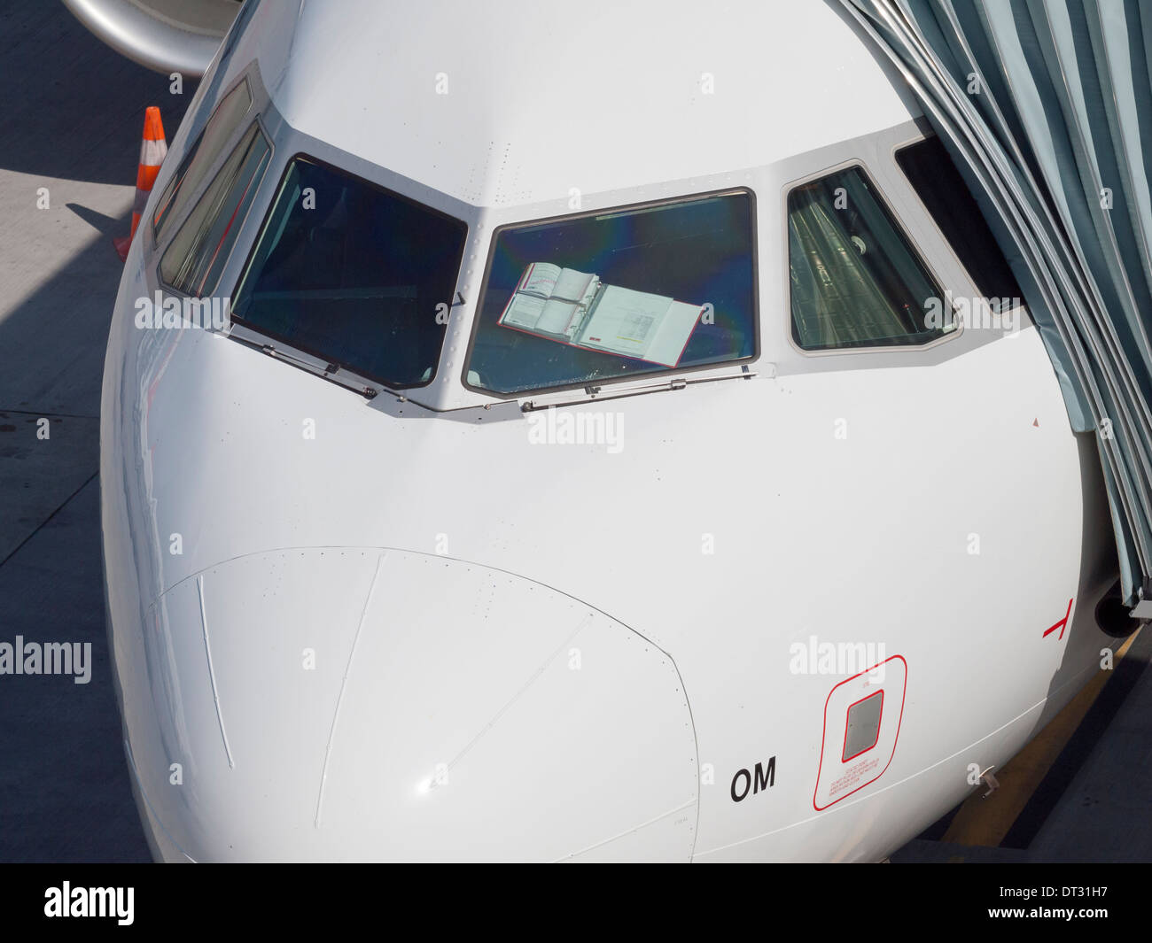 Cockpit aircraft hi-res stock photography and images - Alamy