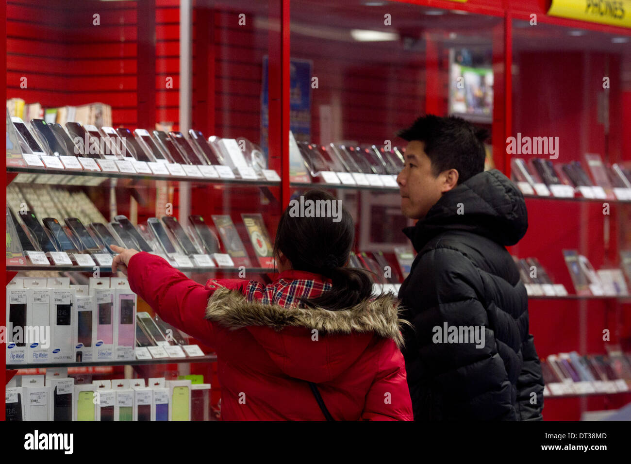 London UK. 7th February 2014. Two of the largest Pawnbrokers in the UK CEX and Cash Converters have been selling used mobile phones that still  contains personal data from previous owners  and sensitive information including credit card, passwords and text messages that can be accessed making the owners vulnerable to fraud and identity theft despite promises from the pawnbrokers outlets that the personal data would be wiped Credit:  amer ghazzal/Alamy Live News Stock Photo