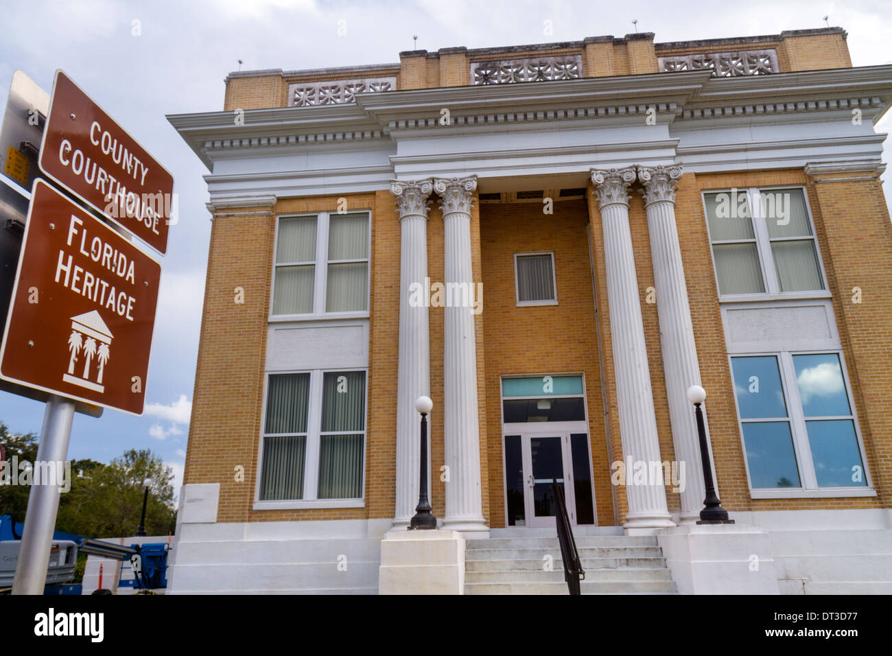 Florida Moore Haven,Glades County Courthouse,court house houses,sign