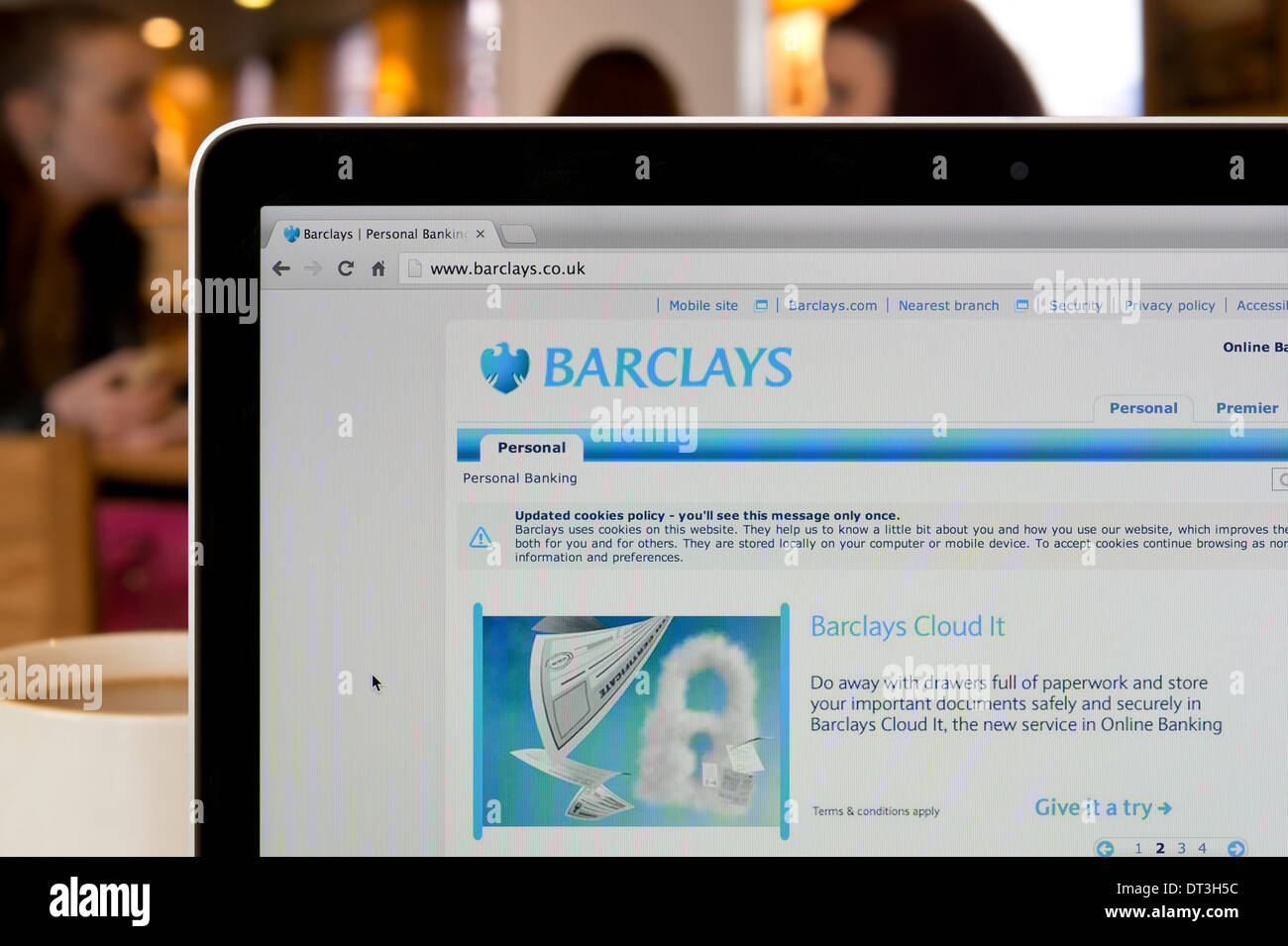 Barclays website screen hi-res stock photography and images - Alamy