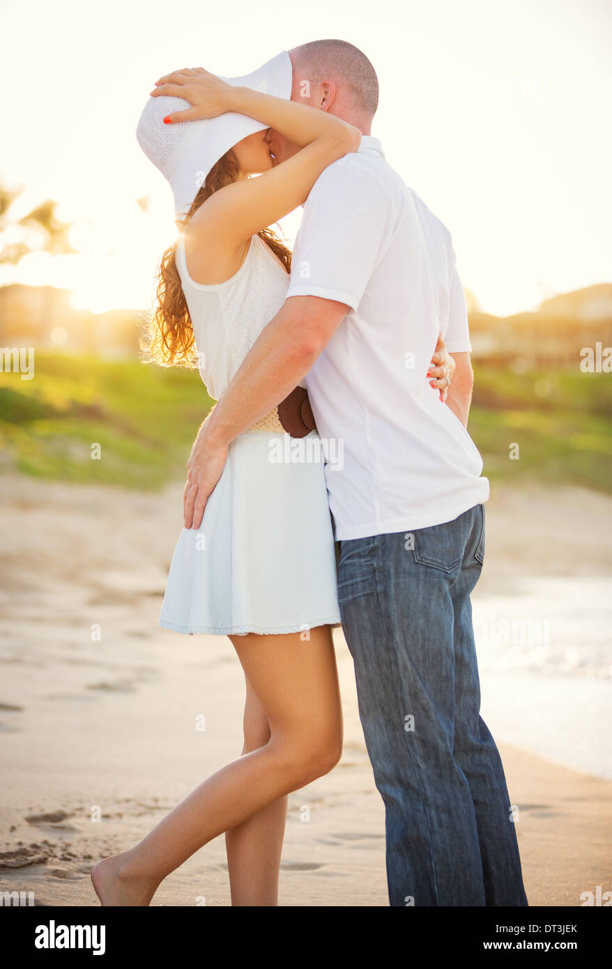 Couple passionate kissing hi-res stock photography and images - Alamy