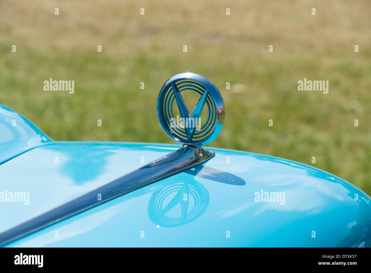 Hood ornament and insignia personal luxury car Buick Series 700 Limited