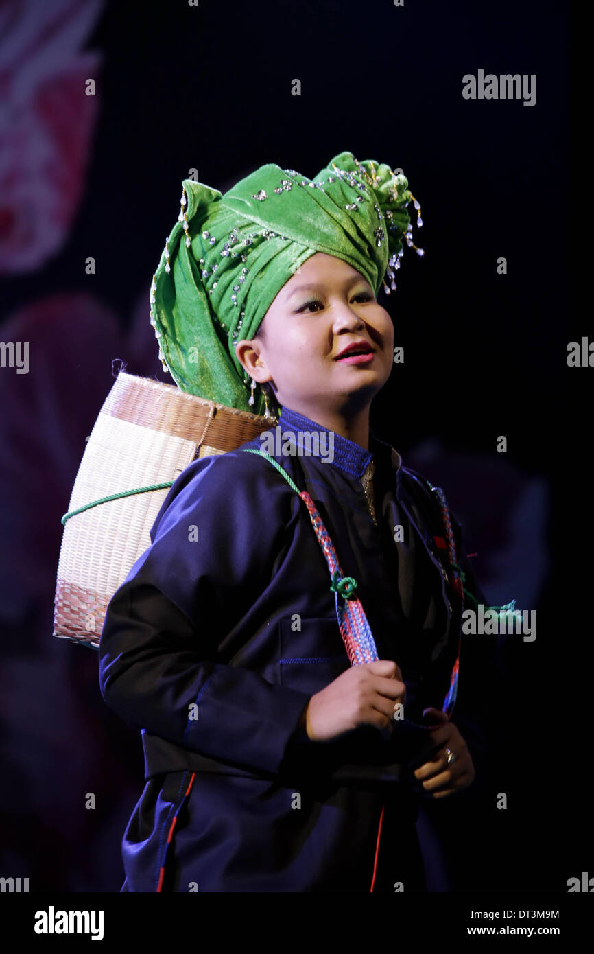 Yangon, Myanmar. 7th February 2014. An Pa-Oh ethnic girl performs during the ceremony celebrating the 67th anniversary of Shan State Day in Yangon, Myanmar, Feb. 7, 2014. (Xinhua/U Aung/Alamy Live News) Stock Photo