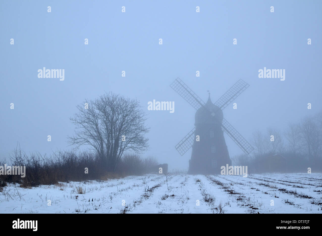 Rural foggy hi-res stock photography and images - Alamy