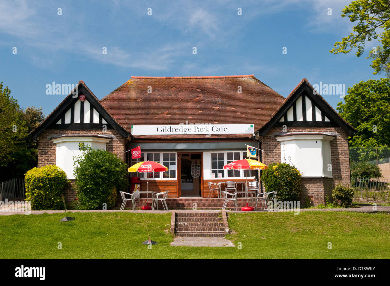 Gildredge Park Cafe, an old-fashioned refreshment kiosk in Eastbourne, UK on a sunny day Stock Photo