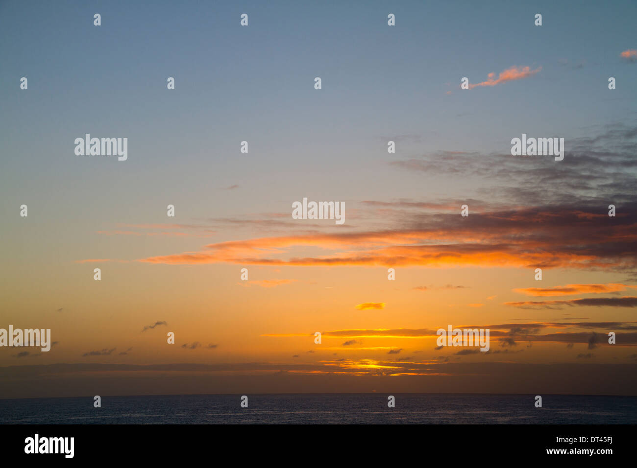 Golden dawn sky hi-res stock photography and images - Alamy