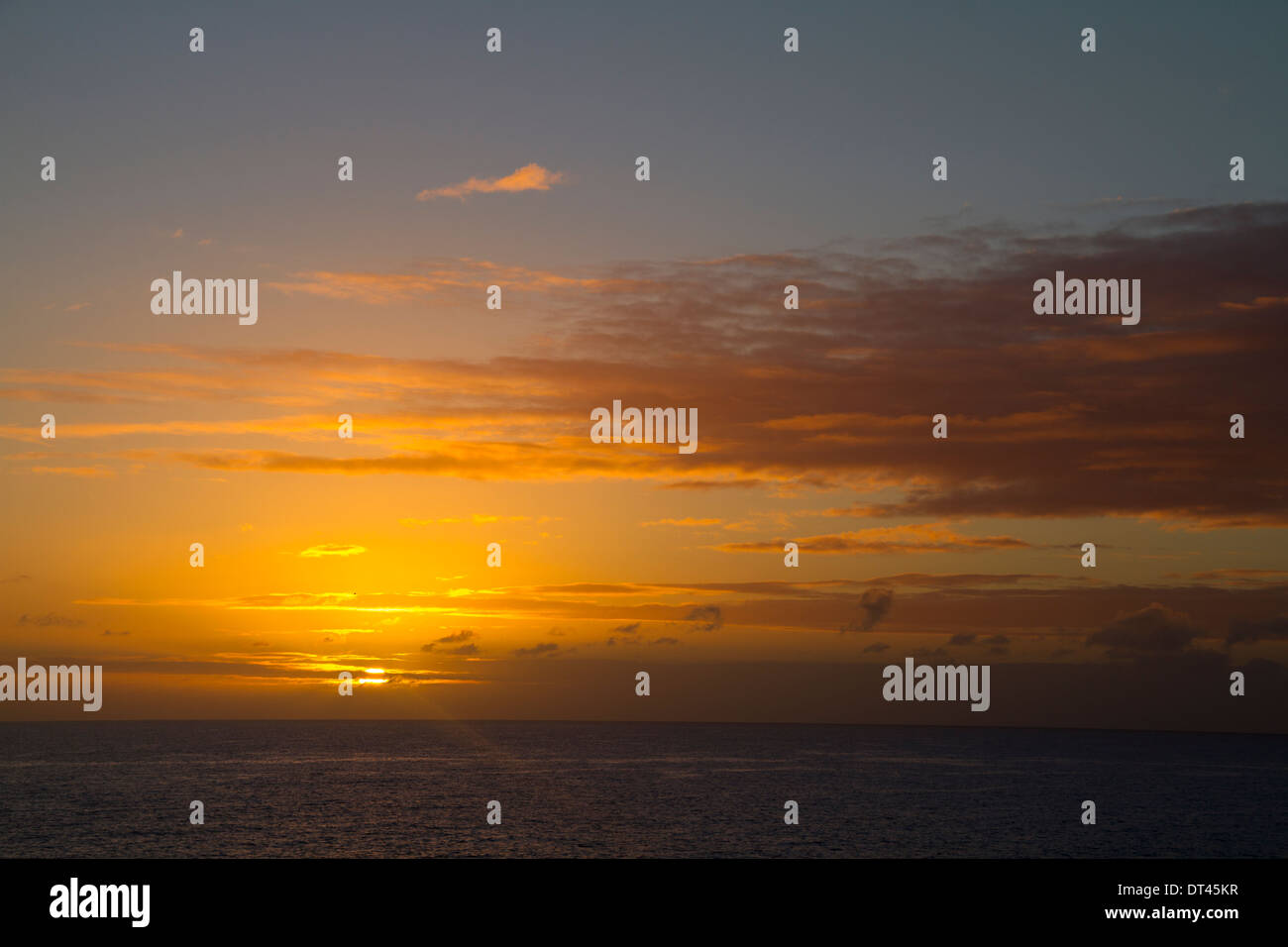 Golden dawn sky hi-res stock photography and images - Alamy