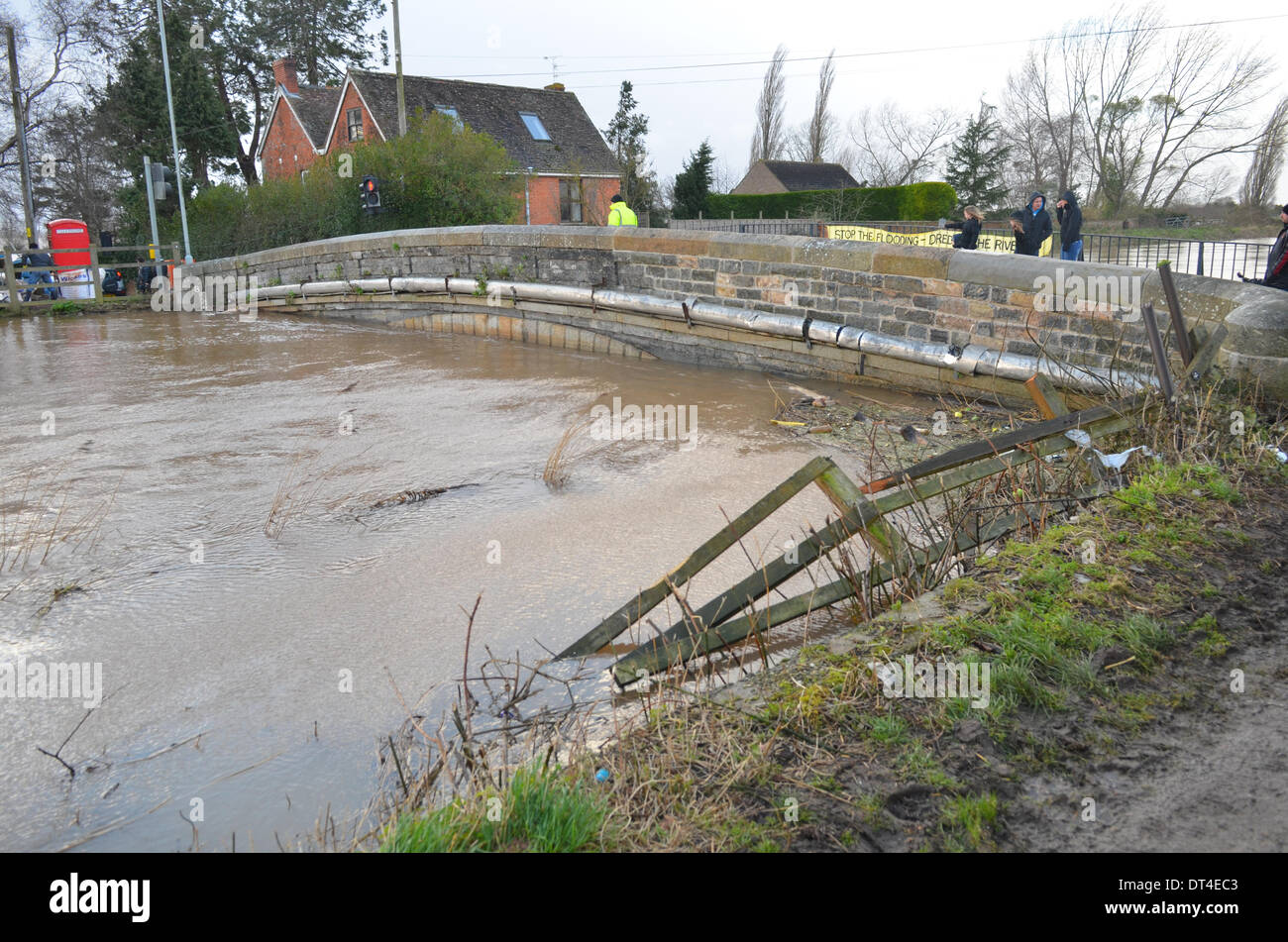 Burrowbridge, Somerset, UK. 8th February 2014. UK flooding in Burrowbridge in Somerset,Robert Timoney/AlamyLiveNews. Stock Photo