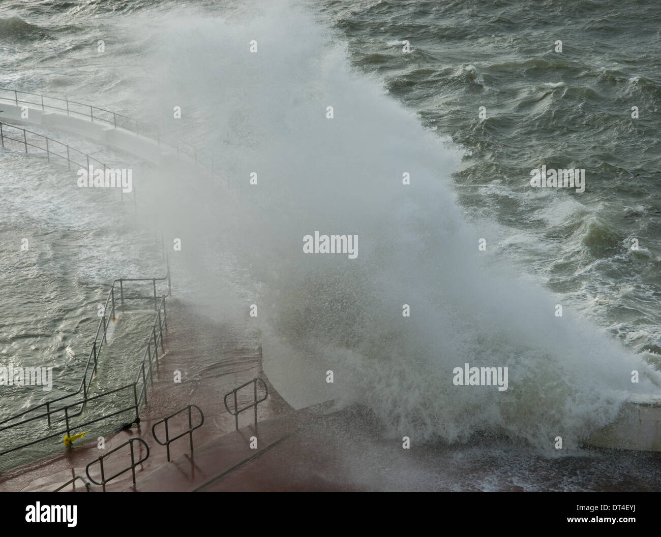 Plymouth, Devon, UK. 8th February 2014. Strong winds and high tides create giant waves and choppy seas, Plymouth Hoe, Devon, England 8th February 2014 Credit:  Anna Stevenson/Alamy Live News Stock Photo