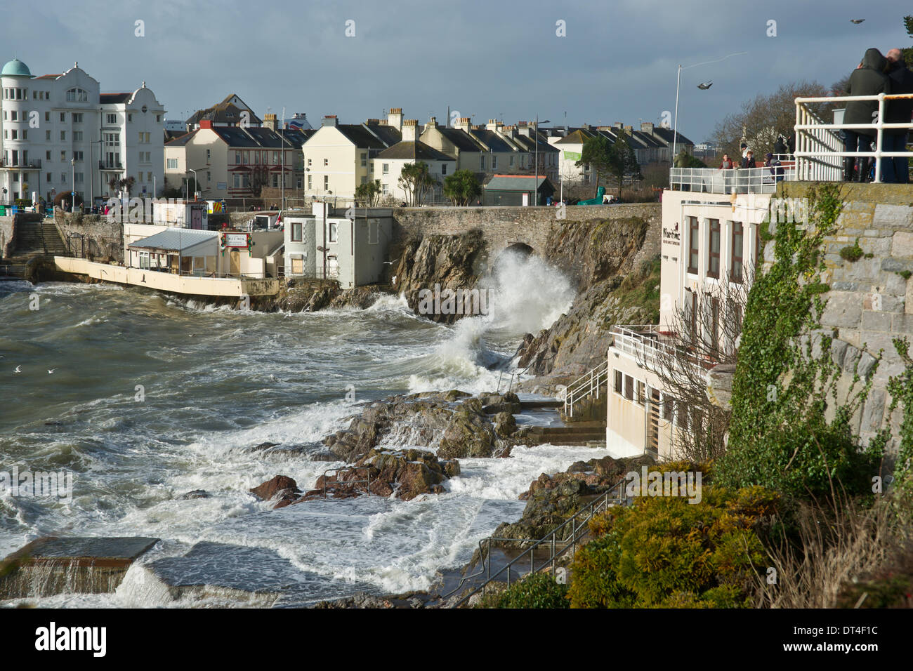 Plymouth, Devon, UK. 8th February 2014. High tides and big waves crash up the Hoe at Plymouth, England, during a passing storm. Credit:  Anna Stevenson/Alamy Live News Stock Photo