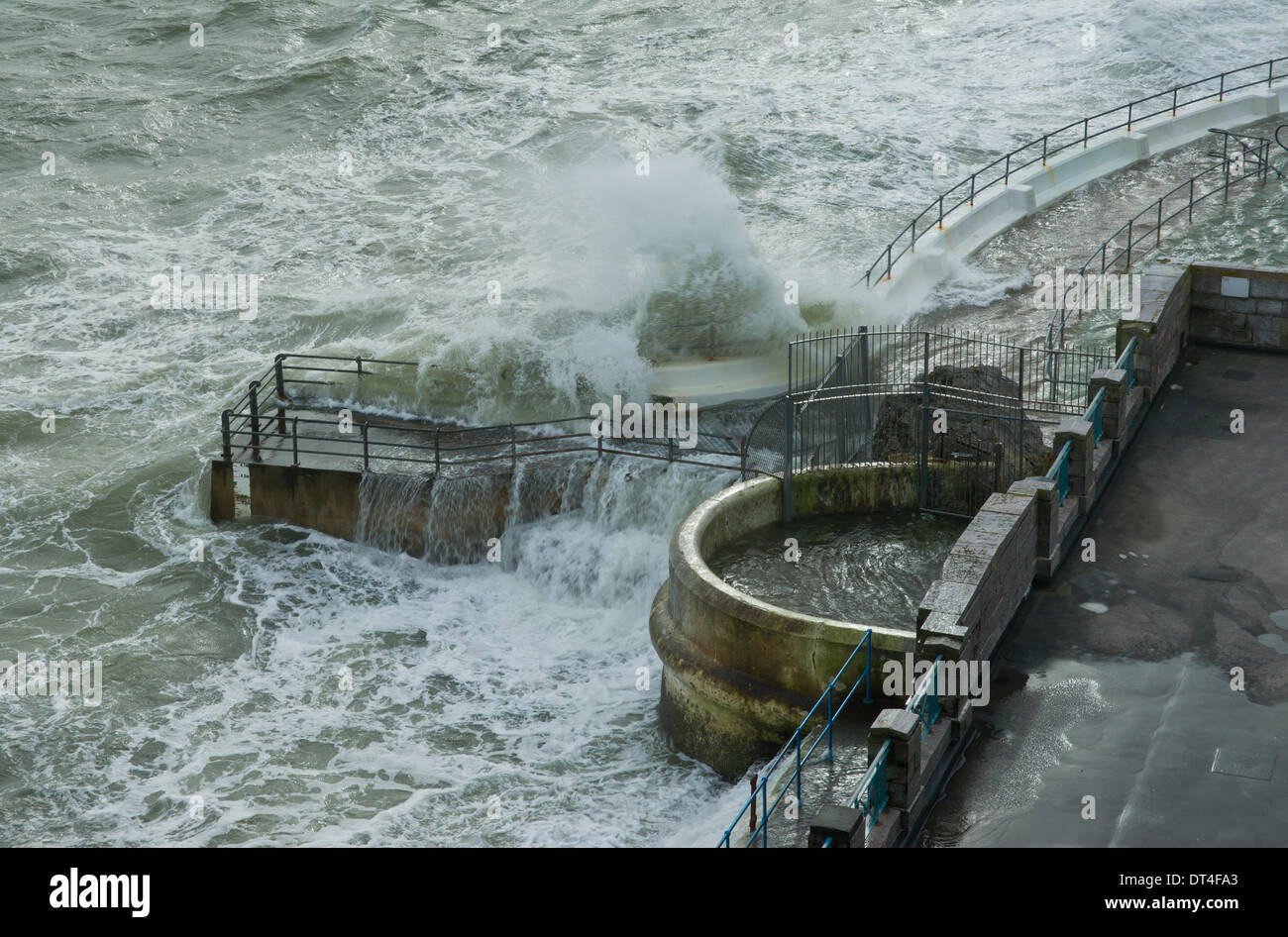 Plymouth, Devon, UK. 8th February 2014. Strong winds and high tides create giant waves and choppy seas, Plymouth Hoe, Devon, England 8th February 2014 Credit:  Anna Stevenson/Alamy Live News Stock Photo