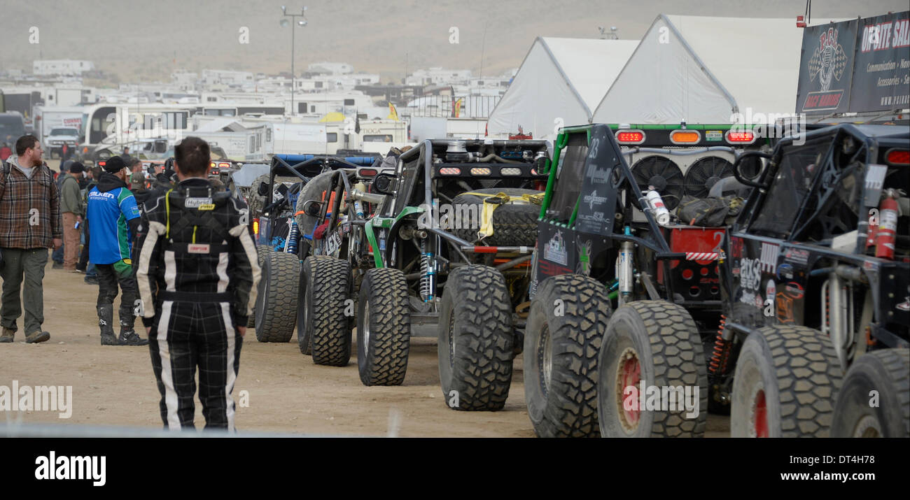 Feb 7, 2014. Johnson Valley CA. USA. Race teams line up at the starting line for the start of the 2014 King of the Hammers finals Friday. A estimated crowd of 40,000 plus off road fans came out for the event. Photo by Gene Blevins/LA DailyNews/ZumaPress (Credit Image: © Gene Blevins/ZUMAPRESS.com) Stock Photo