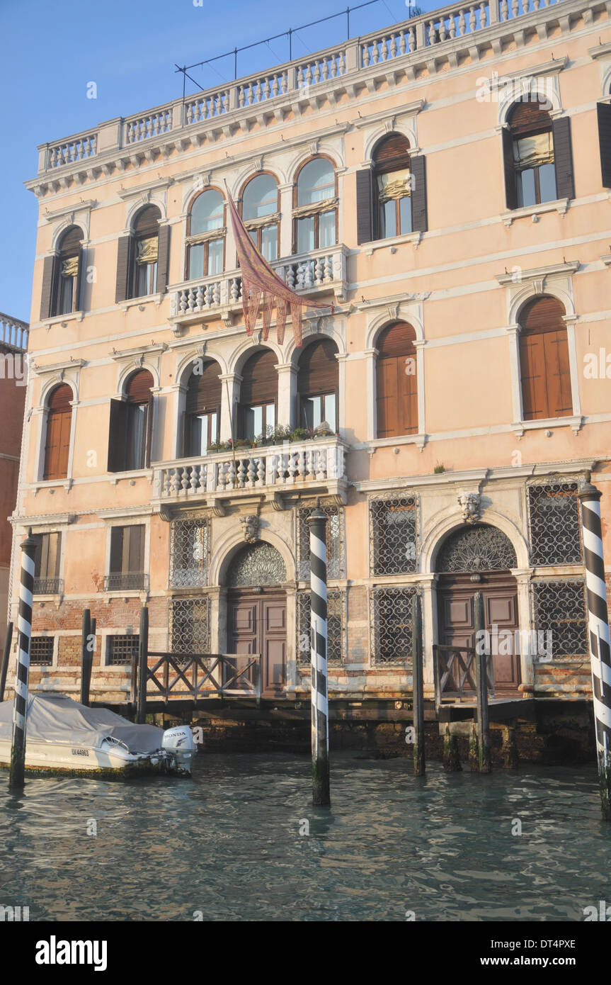 Venetian palazzo hi-res stock photography and images - Alamy