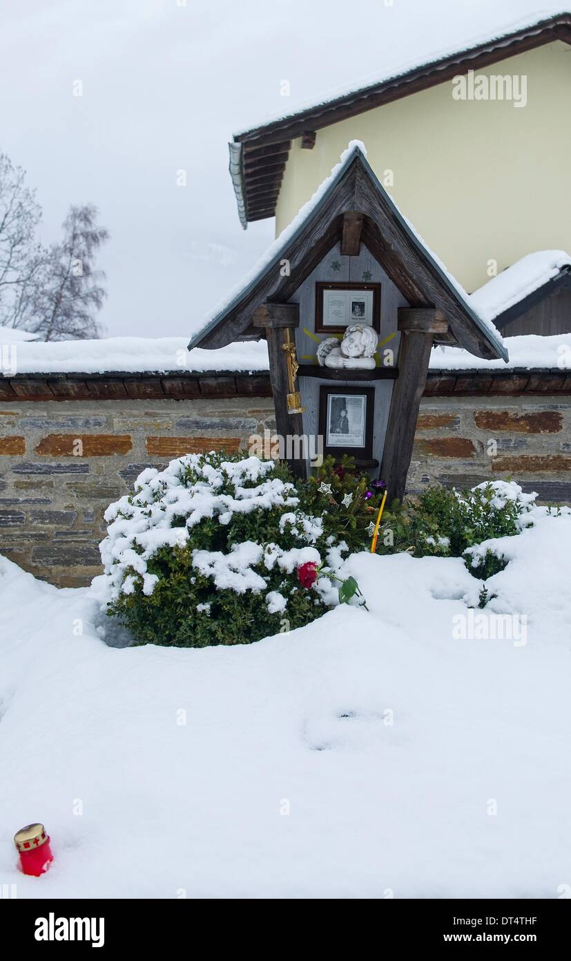 Preitenegg, Austria. 08th Feb, 2014. A view of the grave of Maria Schell during the funeral for her brother, actor Maximilian Schell in his hometown Preitenegg, Austria, 08 February 2014. Maximilian Schell died aged 83 after a surgery on 01 February 2014. Photo: Marc Mueller/dpa/Alamy Live News Stock Photo