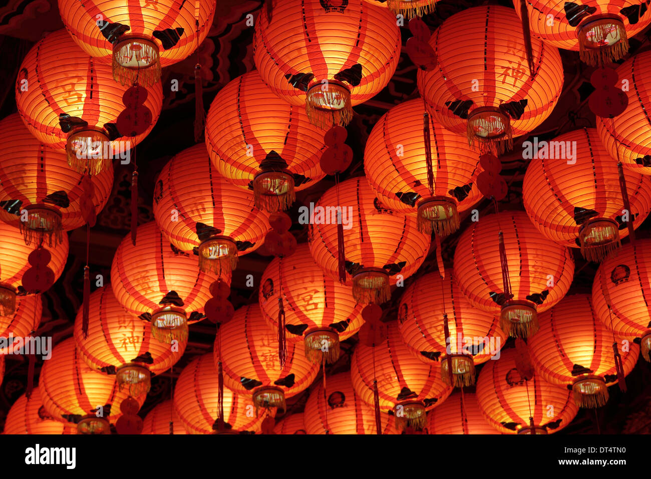 Closeup of roof full of red Chinese lanterns Stock Photo - Alamy