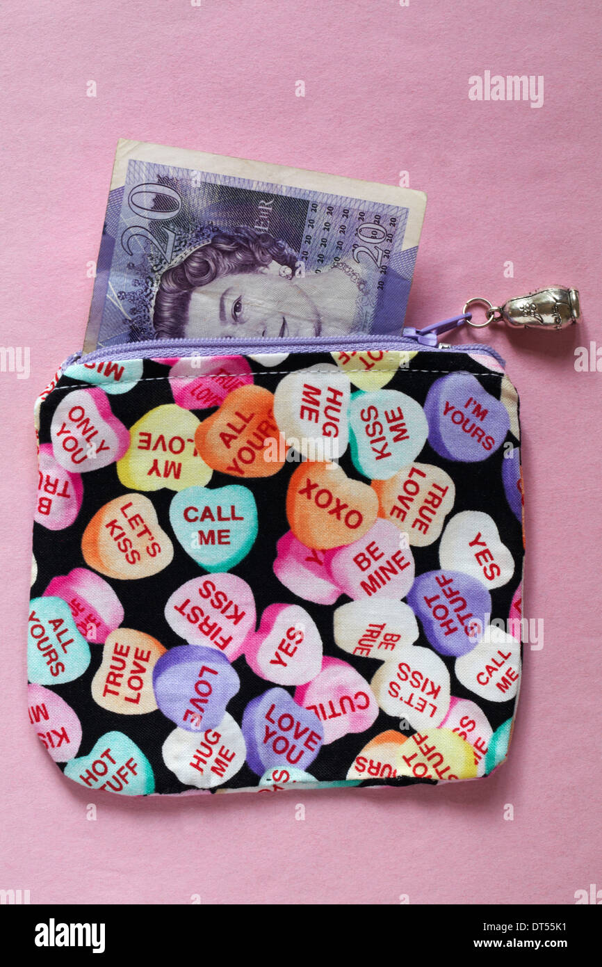 Love hearts purse with £20 note isolated on pink background Stock Photo