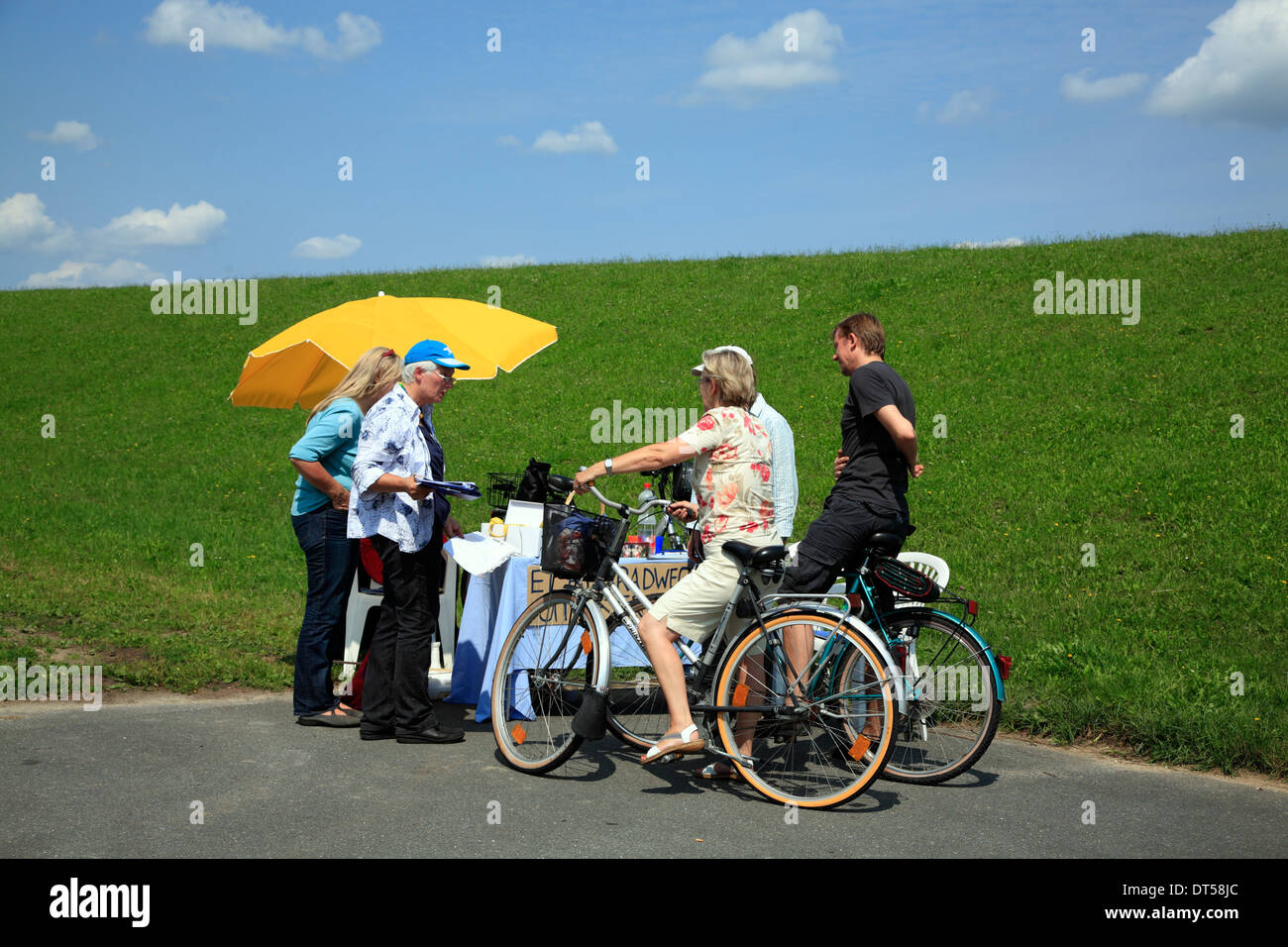Elbe cycle route near Bleckede,  Elbradweg, Lower Saxony, Germany, Europe Stock Photo