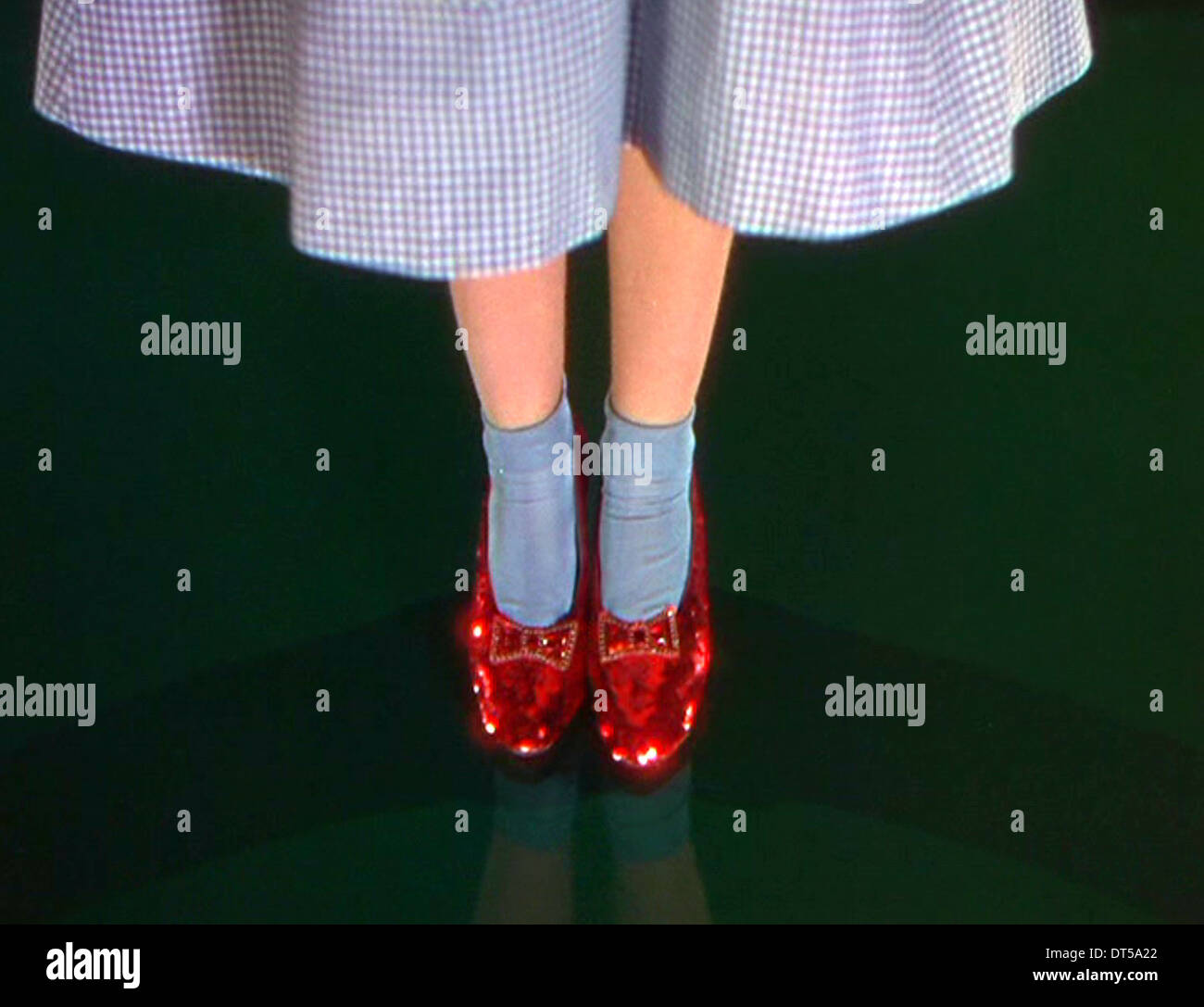 DOROTHYS RUBY SLIPPERS THE WIZARD OF OZ (1939 Stock Photo - Alamy
