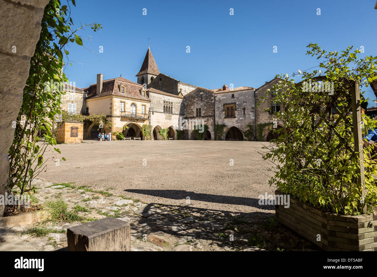 Monpazier, Dordogne, France, Europe. Beautiful medieval town square with arched arcades round edges. Stock Photo