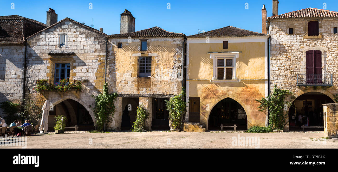 Monpazier, Dordogne, France, Europe. Beautiful medieval town square with arched arcades round edges. Stock Photo