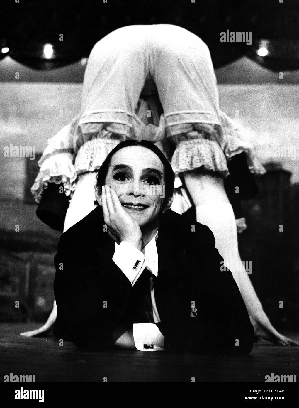 Joel Grey Cabaret 1972 Stock Photo Alamy Joel Grey Cabaret 1972 Stock Photo Alamy