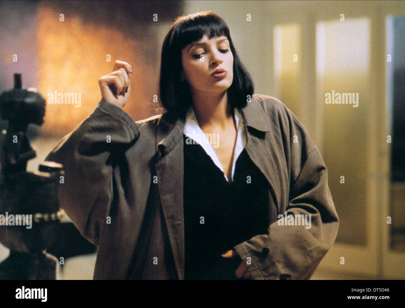 UMA THURMAN PULP FICTION (1994 Stock Photo - Alamy