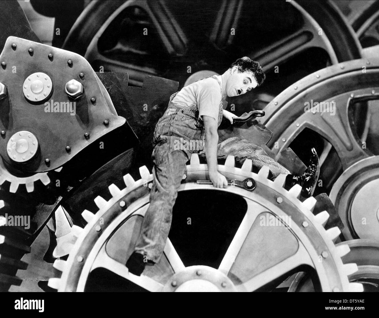 CHARLES CHAPLIN MODERN TIMES (1936) Stock Photo