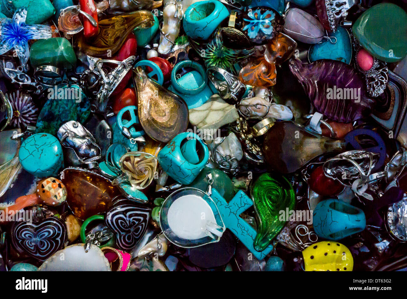 Pile of jewelry hi-res stock photography and images - Alamy
