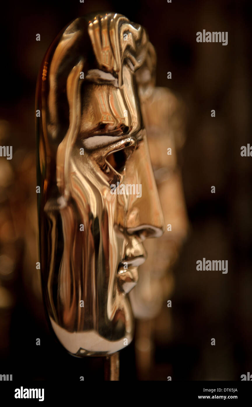 Final preparations are made to BAFTA awards prior to the 2014 British Academy of Film and Television Arts. Stock Photo