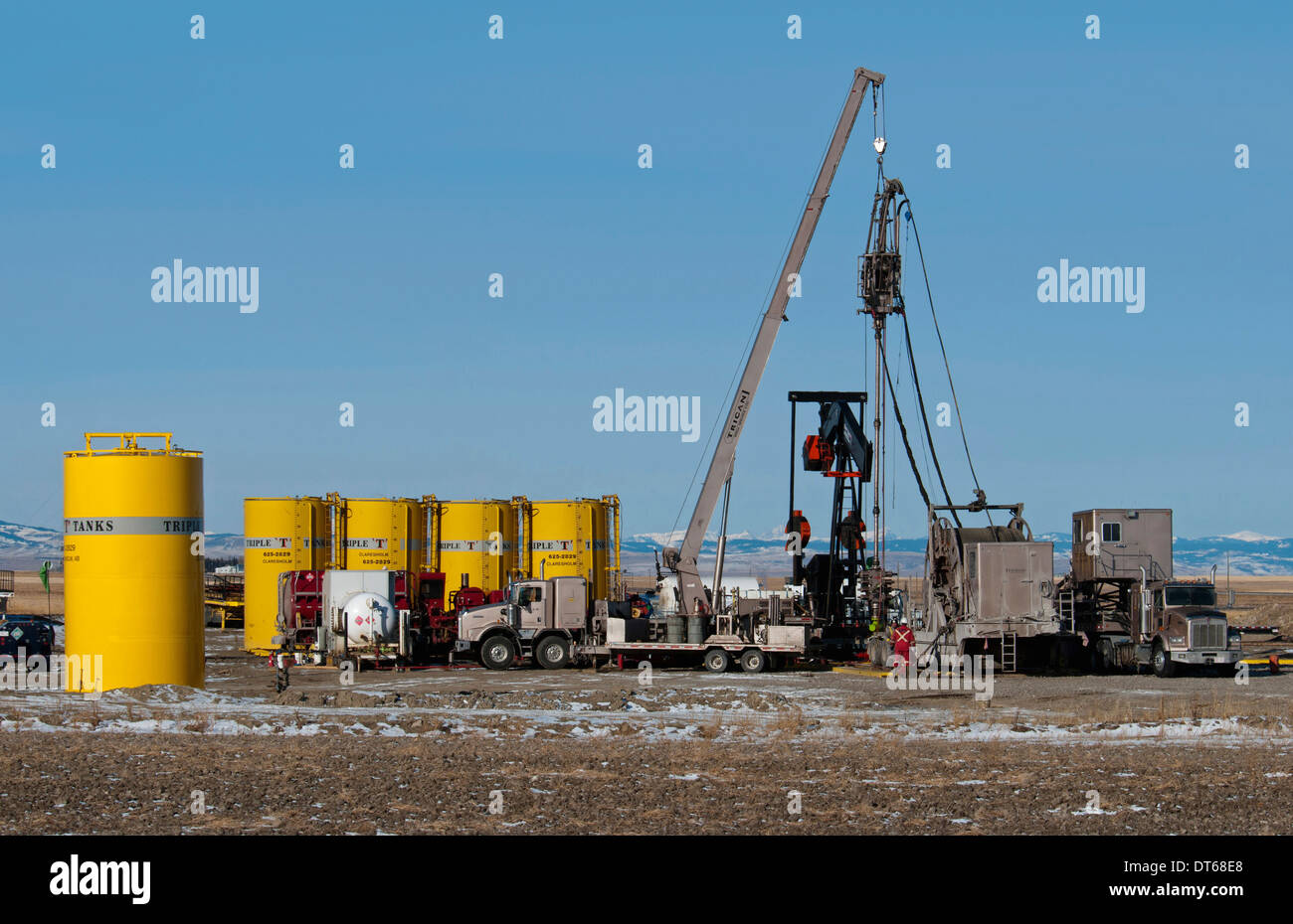 Canada, Alberta, Granum, Argosy Energy Inc fracking for tight shale oil in a wheat field at the edge of the Bakken Play. Stock Photo