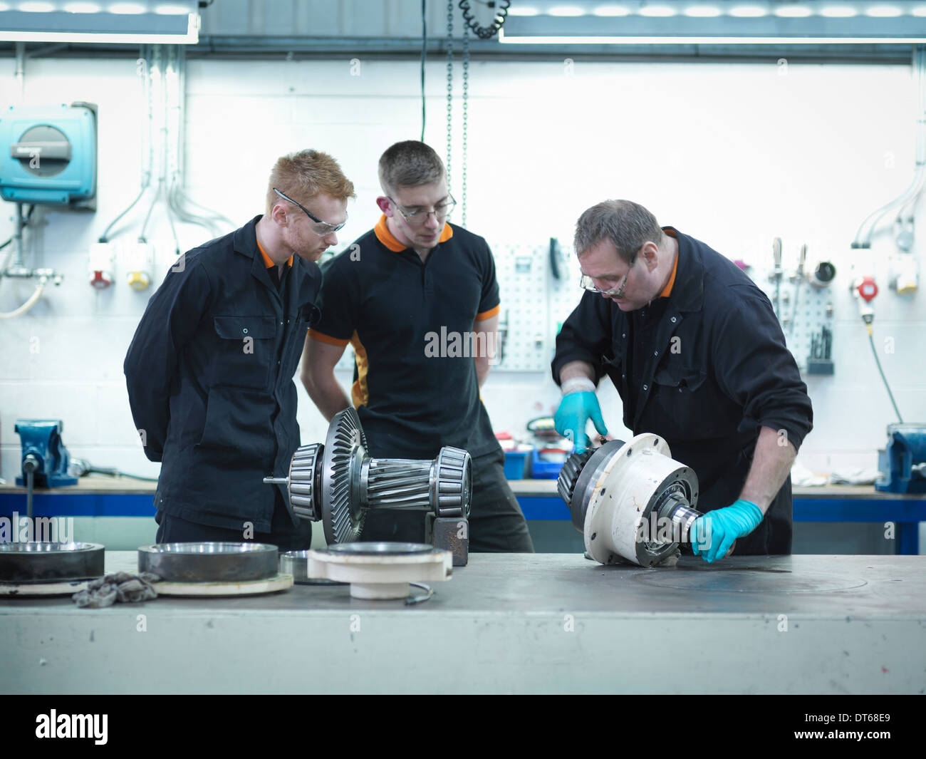 технология машиностроения. слесарь ремонтник. технологические машины и оборудование. технология машиностроения. контроль качества.