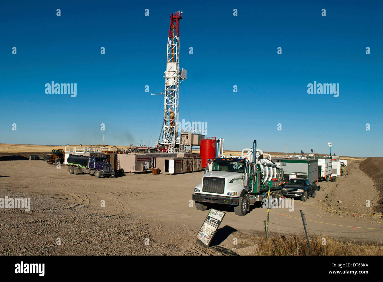 Canada, Alberta, Del Bonita, CanElson Drilling Inc of Calgary fracking