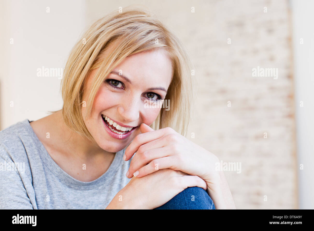 Studio portrait of smiling young woman Stock Photo - Alamy