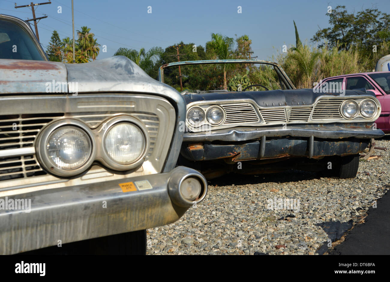 Classic Oldsmobile and Pontiac cars parked at the Wigwam Motel, San Bernardino Stock Photo