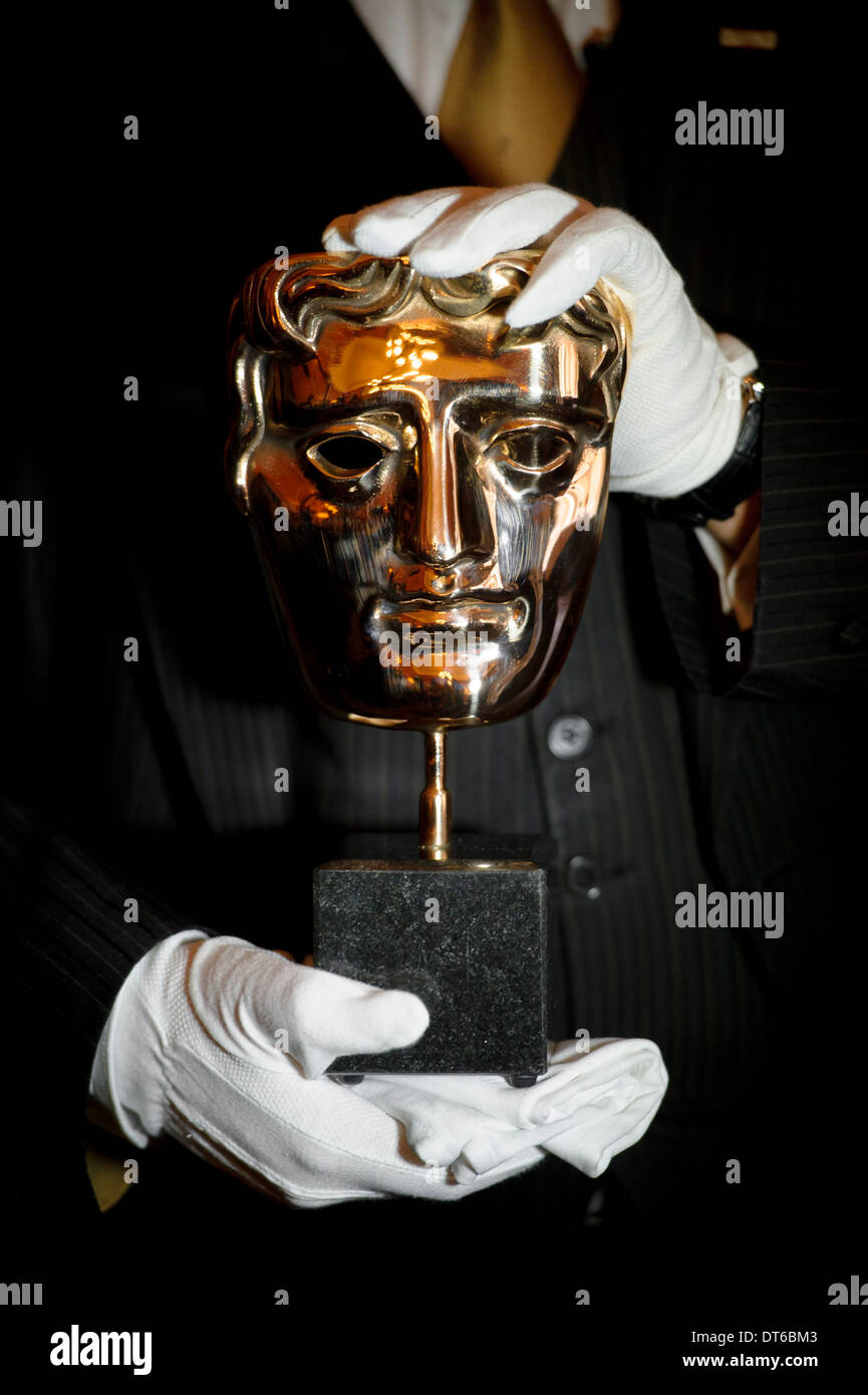 Final preparations are made to BAFTA awards prior to the 2014 British Academy of Film and Television Arts. Stock Photo