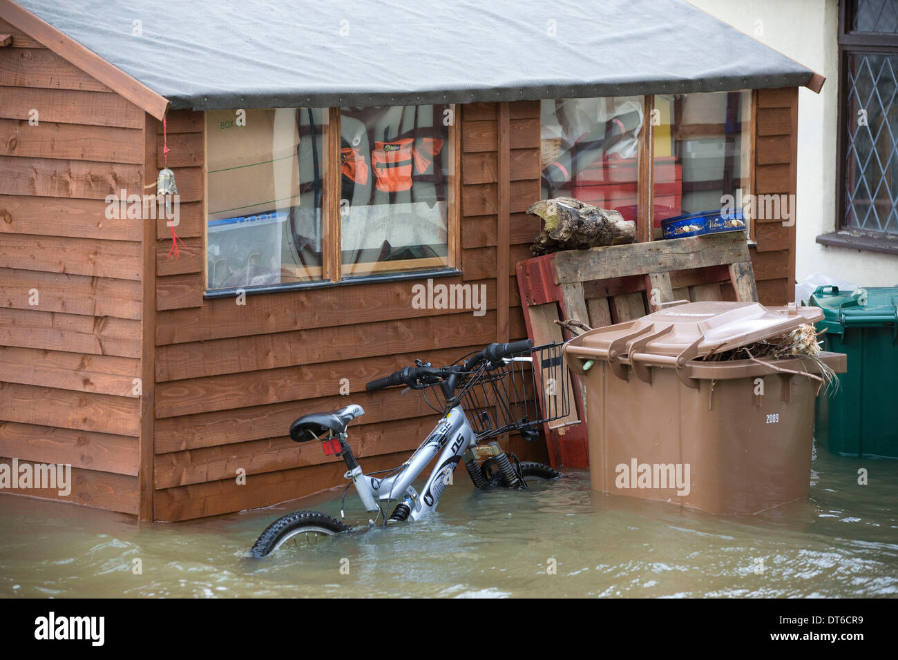 Shepperton, Greater London, UK. 9th Feb, 2014.  A garden shed and outside belongings are emersed in water  the flooded streets in the town of Shepperton, located in the borough of Spelthorne, Greater London. Credit:  Jeff Gilbert/Alamy Live News Stock Photo