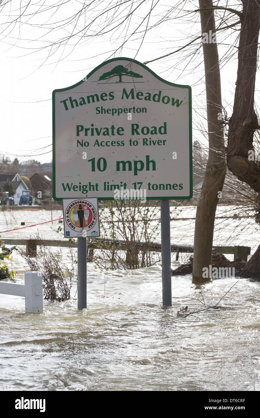 Shepperton, Greater London, UK. 9th Feb, 2014.  The flooded streets in the town of Shepperton, located in the borough of Spelthorne, Greater London. Credit:  Jeff Gilbert/Alamy Live News Stock Photo