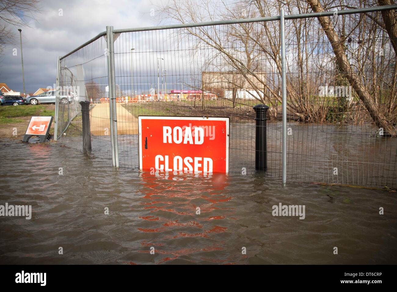 Shepperton, Greater London, UK. 9th Feb, 2014.  A 'Road Closed' sign on the flooded streets in the town of Shepperton, located in the borough of Spelthorne, Greater London. Credit:  Jeff Gilbert/Alamy Live News Stock Photo