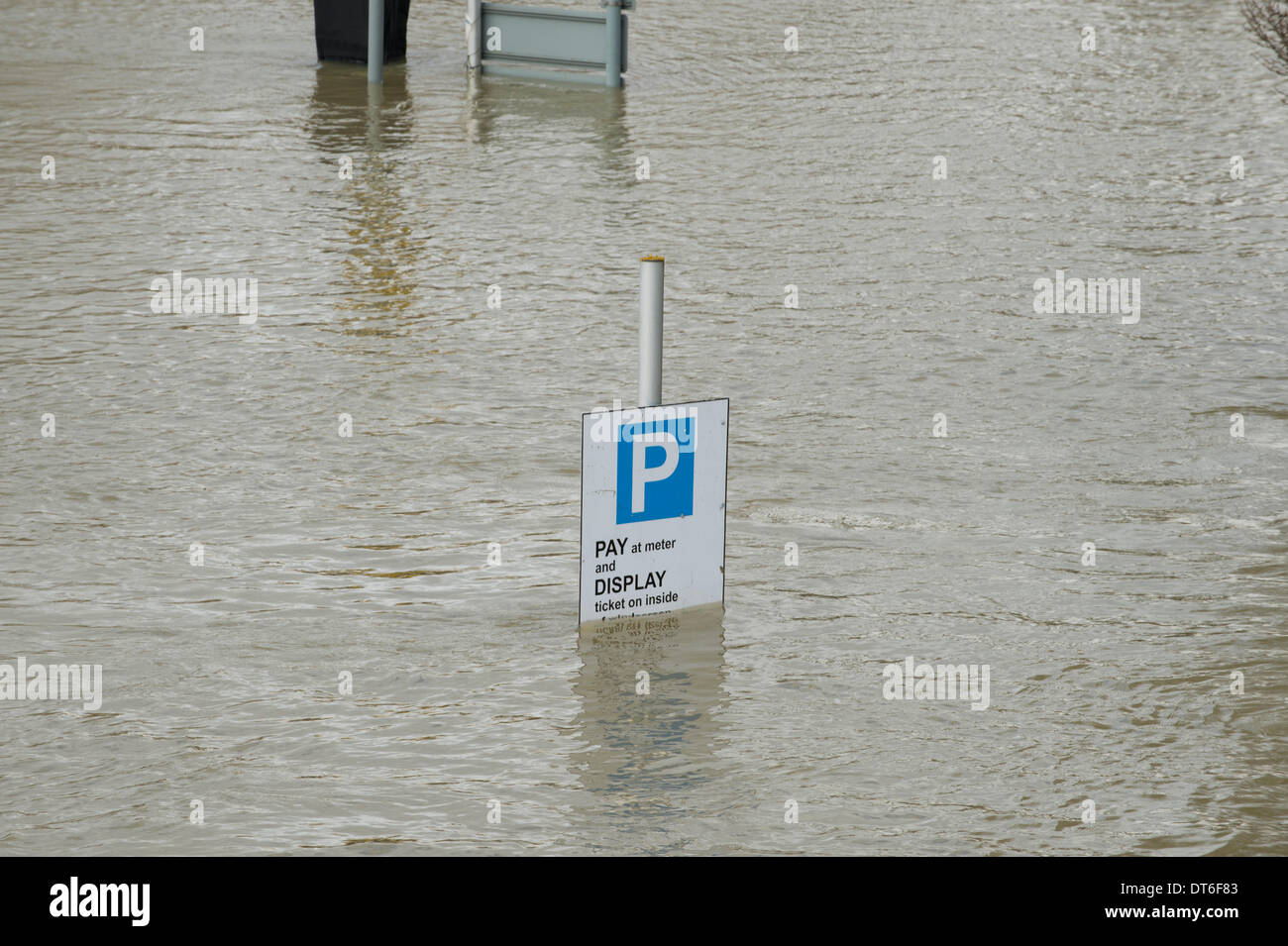Wallingford, UK. 10th Feb, 2014. Flooded car park, Wallingford bridge