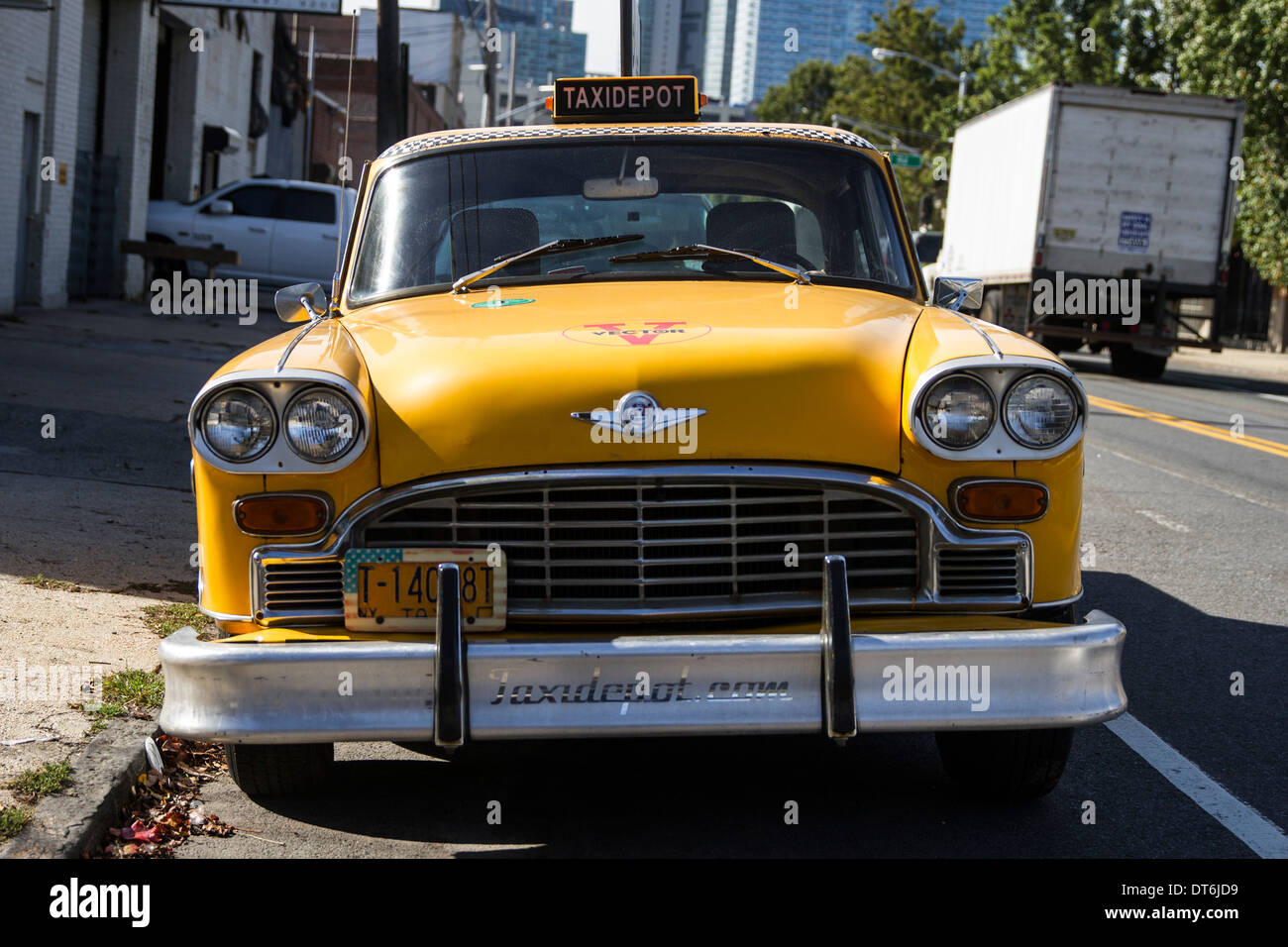 Nyc taxi old hi-res stock photography and images - Alamy